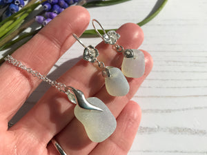 Opalescent sea glass jewellery set - Flower Earrings And Wave Pendant